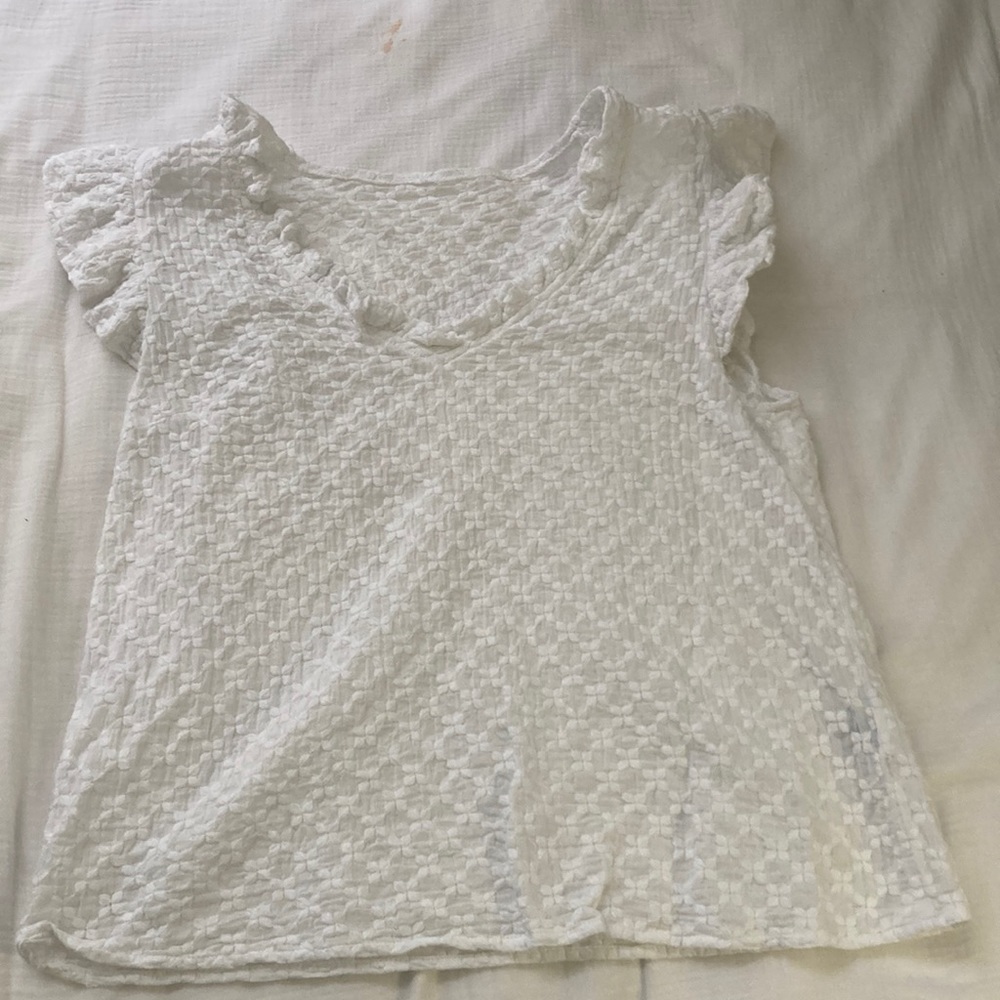 White shirt sleeve shirt